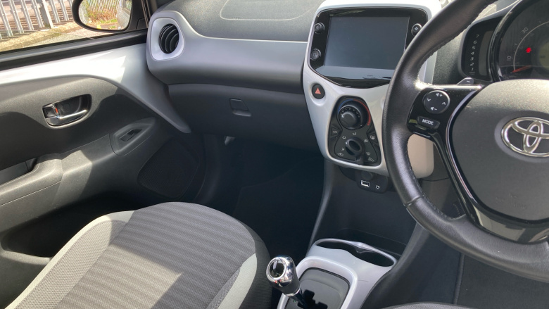 Toyota Aygo 1.0 VVT-i X-Play 5dr x-shift Petrol Hatchback